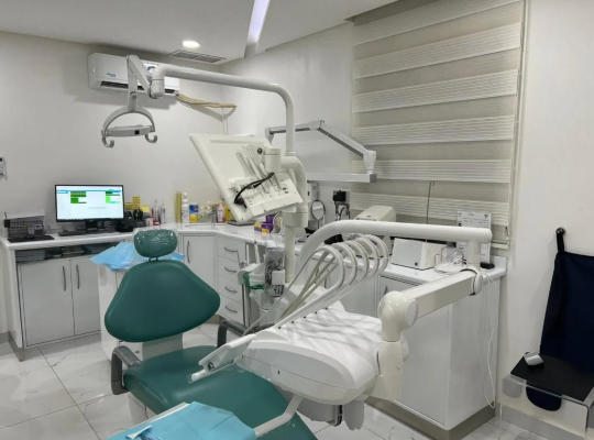 للايجار عيادة اسنان مجهزة مع الرخصة فى السالمية