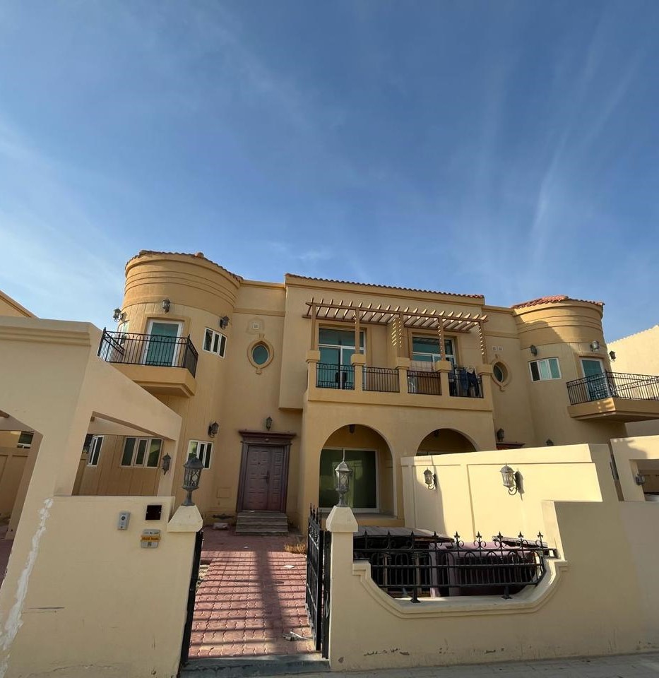 استلم فيلتك الفاخرة 4 غرف واسعة مع غرفة خادمة وباركنغ في دبي الجنوب